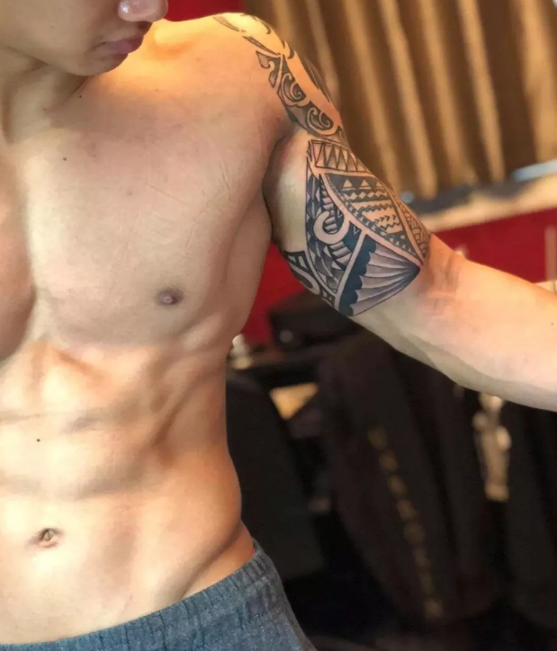 村口赤膊干活的野蛮弟弟 - 51虹马