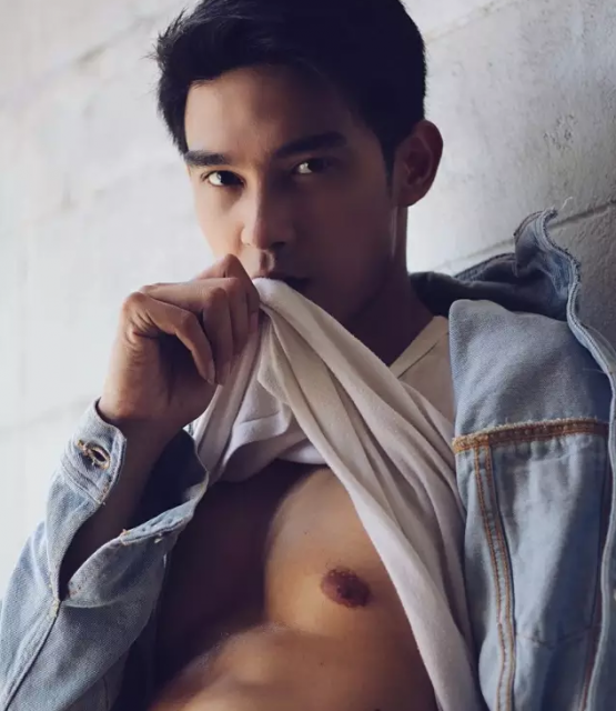 看点∣网红小鲜肉男模姿势太撩人,满屏好肉太惹火! - 51虹马 看点∣网红小鲜肉男模姿势太撩人,满屏好肉太惹火! - 51虹马