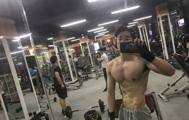 露肉视频男主浴室自.扒 性感帅哥玩刺激 - 51虹马