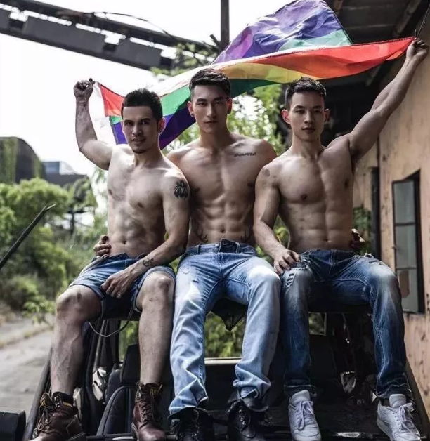 超粗男模得冠军，超难姿势令人乍舌。 - 51虹马