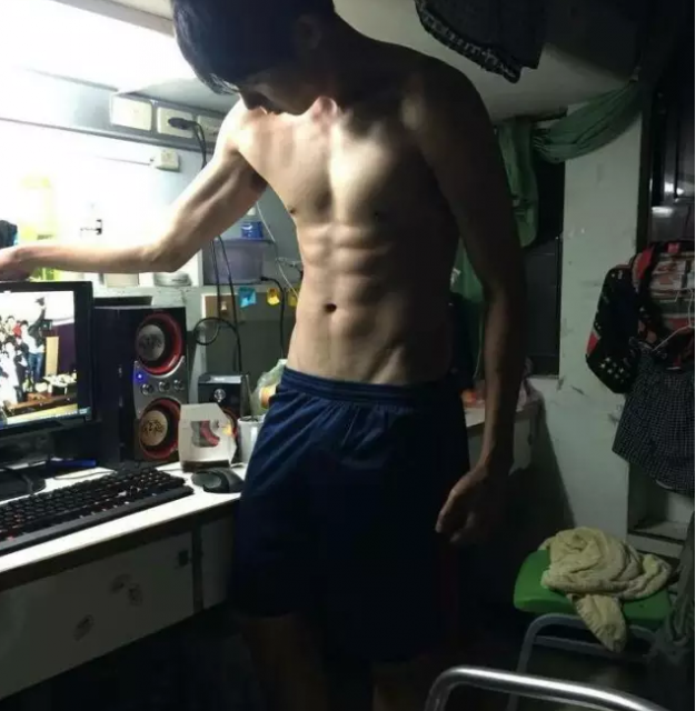 有个天天不穿衣服的体育生室友是种什么体验？-51虹马