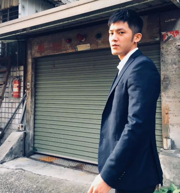 肌肉篮球帅哥当男模竟被男人抹油！ - 51虹马