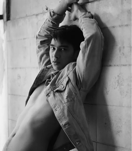 看点∣网红小鲜肉男模姿势太撩人，满屏好肉太惹火！ - 51虹马