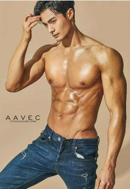 亚洲人当选国际先生，网友却质疑起了他的身材 - 51虹马