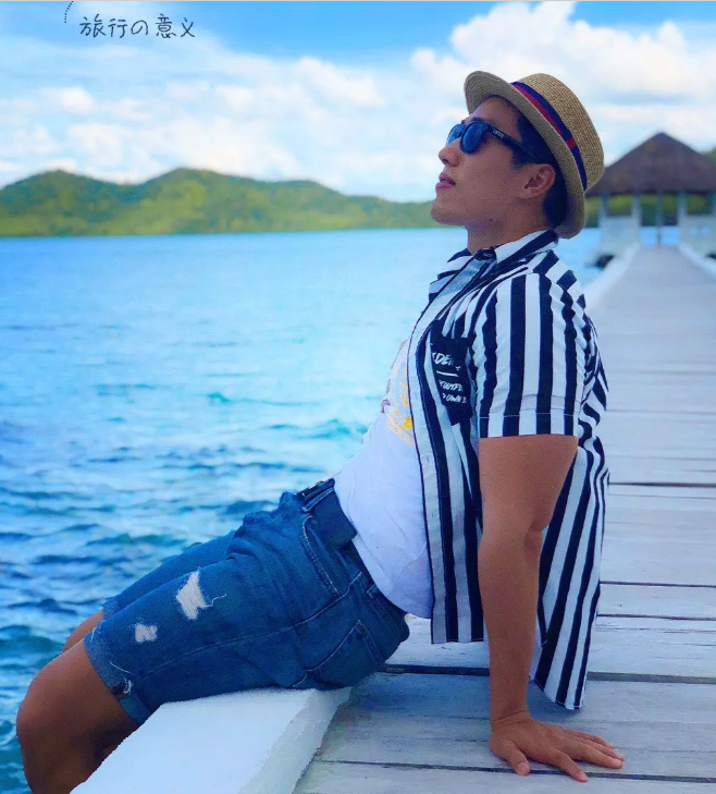 看点∣大胸筋肉帅哥海边脫衣拼性感好身材，荷尔蒙の味ル有点大~ - 51虹马