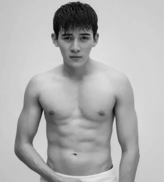 正装制服不禁欲 天菜鲜肉粉嫩蜜胸更诱人 - 51虹马