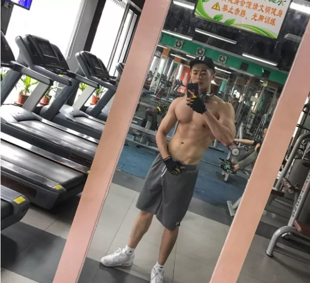 公狗腰男真空健身，只适合成年读者观看 - 51虹马