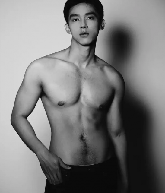 看点∣网红小鲜肉男模姿势太撩人,满屏好肉太惹火! - 51虹马 看点∣网红小鲜肉男模姿势太撩人,满屏好肉太惹火! - 51虹马