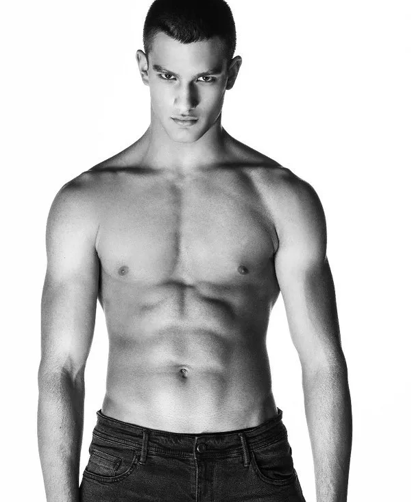 十七岁新晋国际男模出柜，居然不知道自己是... - 51虹马