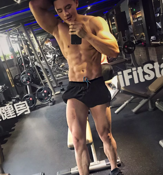 健身私教拍性感写真发饱满裤裤照吸引学员？ - 51虹马