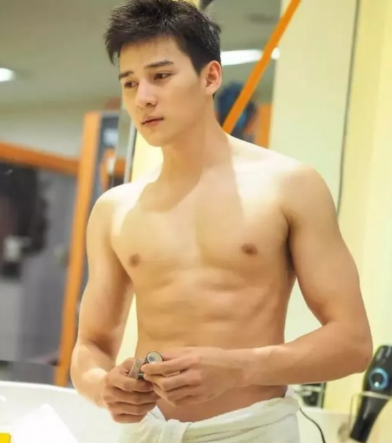 正装制服不禁欲 天菜鲜肉粉嫩蜜胸更诱人 - 51虹马