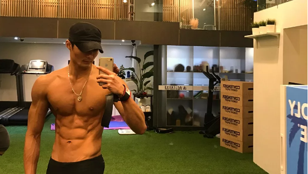 亚洲人当选国际先生，网友却质疑起了他的身材 - 51虹马