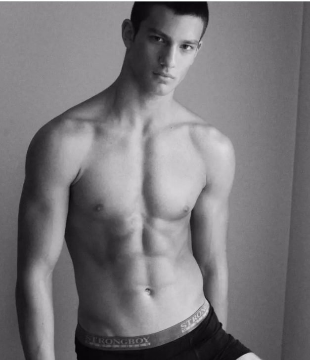 十七岁新晋国际男模出柜，居然不知道自己是... - 51虹马