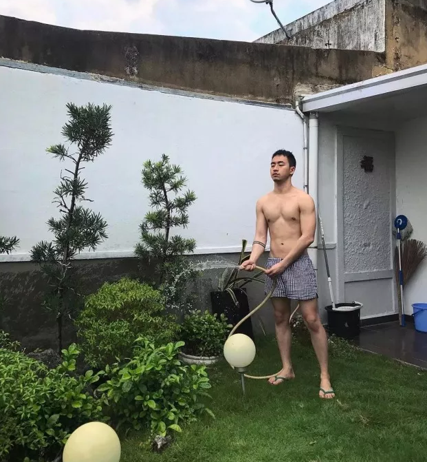 翘臀床照被无数人盗用，泼水节常客的越南名媛小编第一时间扒出来了！ - 51虹马