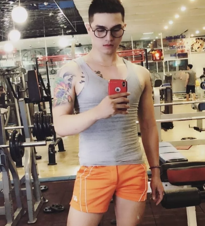 看点∣鲜肉男模肌肉身材照曾瘋传朋友圈，现在却化身乖巧的盯当喵！ - 51虹马