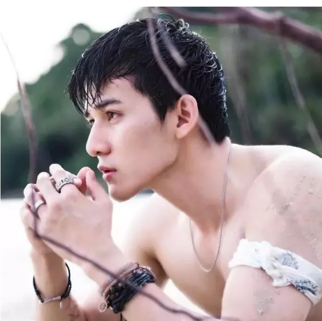 正装制服不禁欲 天菜鲜肉粉嫩蜜胸更诱人 - 51虹马