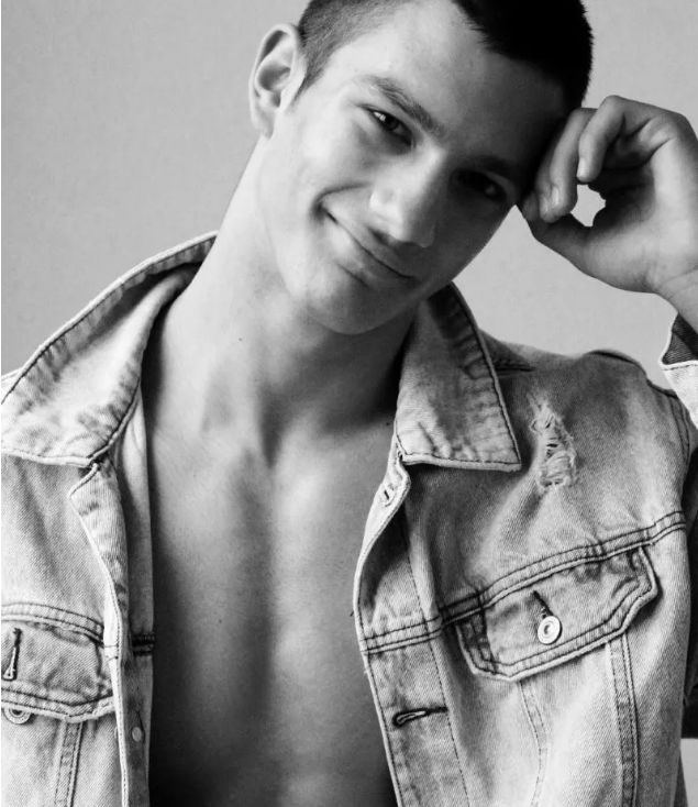 十七岁新晋国际男模出柜，居然不知道自己是... - 51虹马