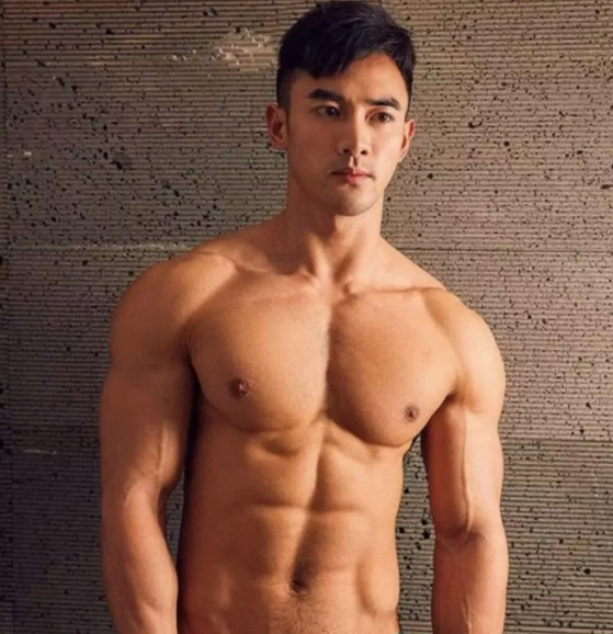 天菜级健身教练脱了，竟然只为了拍内裤广告？ - 51虹马