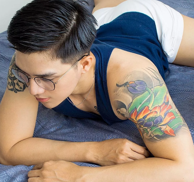 看点∣鲜肉男模肌肉身材照曾瘋传朋友圈，现在却化身乖巧的盯当喵！ - 51虹马