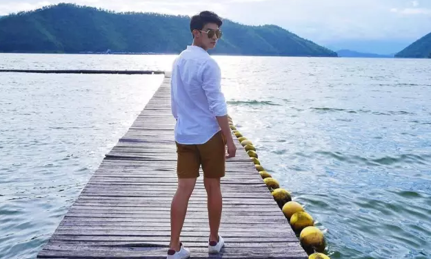 看点∣网红小鲜肉男模姿势太撩人，满屏好肉太惹火！ - 51虹马