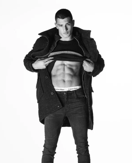 十七岁新晋国际男模出柜，居然不知道自己是... - 51虹马