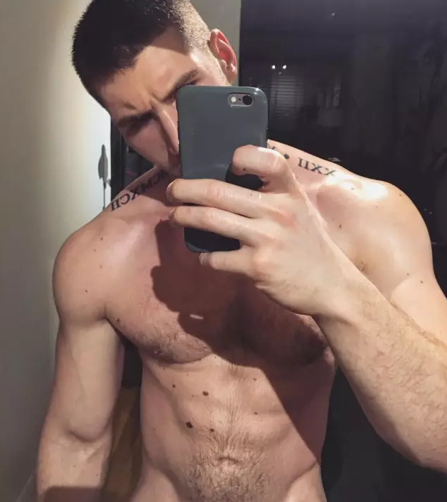 好白菜被猪拱了，超美男模公布他的男友，我不能接受 - 51虹马