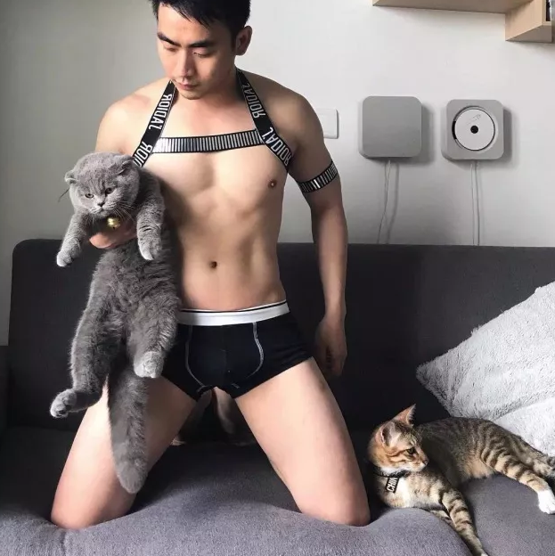 翘臀床照被无数人盗用，泼水节常客的越南名媛小编第一时间扒出来了！ - 51虹马