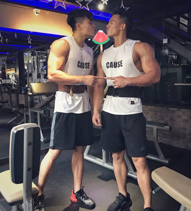 健身私教拍性感写真发饱满裤裤照吸引学员？ - 51虹马