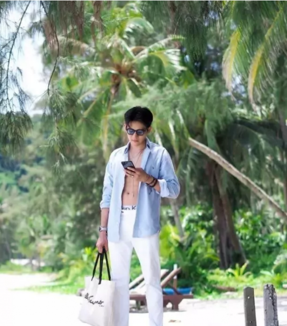 正装制服不禁欲 天菜鲜肉粉嫩蜜胸更诱人 - 51虹马