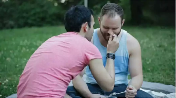 《迷人的父亲》父亲对儿子的性取向的认同 - 51虹马