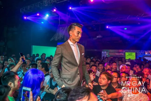 超粗男模得冠军，超难姿势令人乍舌。 - 51虹马