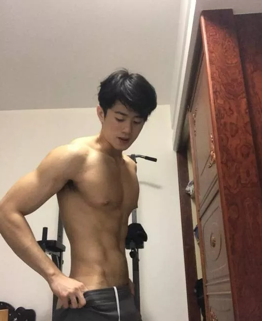 露肉视频男主浴室自.扒 性感帅哥玩刺激 - 51虹马