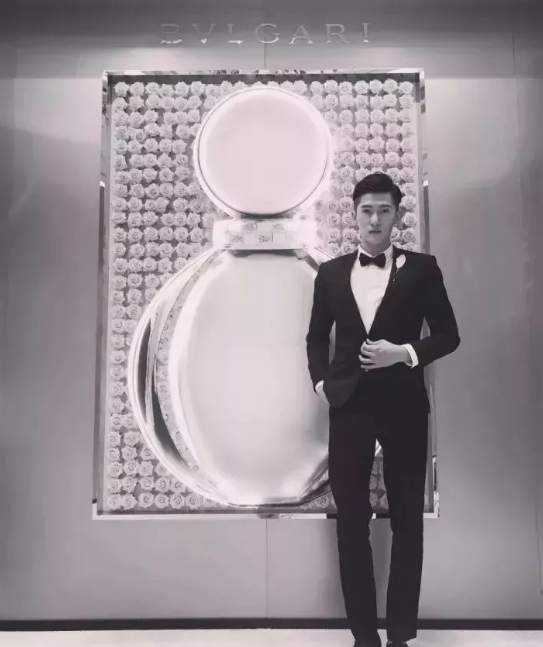 正装体育生蜜汁凸起 189的大长腿扒衣秀肉 - 51虹马