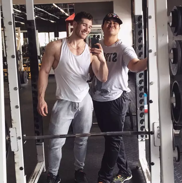 好白菜被猪拱了，超美男模公布他的男友，我不能接受 - 51虹马