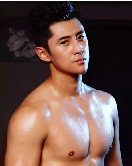 新生男模，雄性荷尔蒙爆棚 确定不来舔一波屏么？ - 51虹马