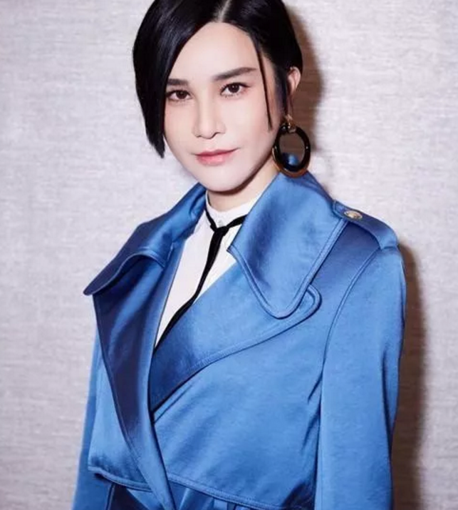 网友称同性恋是心理变态！尚雯婕爆粗口“滚”！ - 51虹马