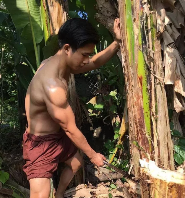 村口赤膊干活的野蛮弟弟 - 51虹马 村口赤膊干活的野蛮弟弟 - 51虹马