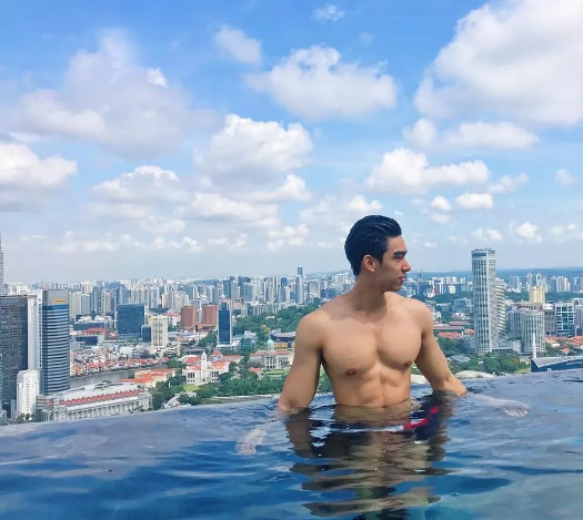 看点∣网红小鲜肉男模姿势太撩人，满屏好肉太惹火！ - 51虹马