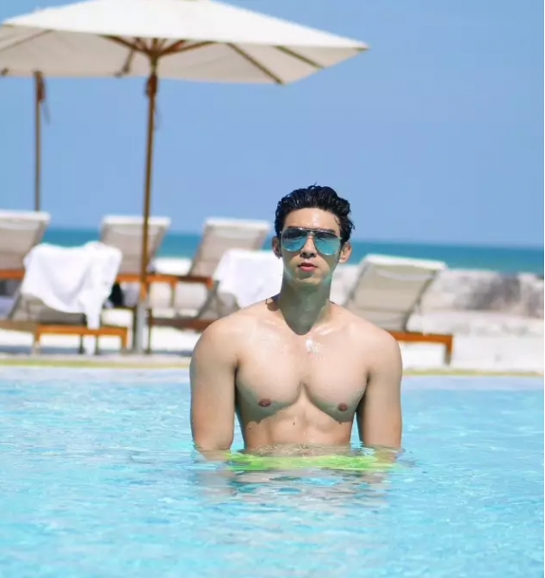 看点∣网红小鲜肉男模姿势太撩人,满屏好肉太惹火! - 51虹马 看点∣网红小鲜肉男模姿势太撩人,满屏好肉太惹火! - 51虹马