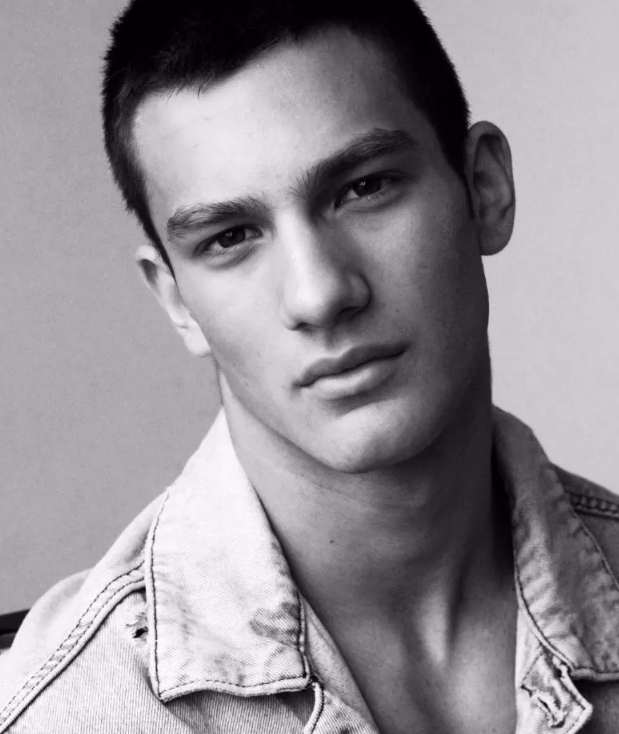 十七岁新晋国际男模出柜，居然不知道自己是... - 51虹马