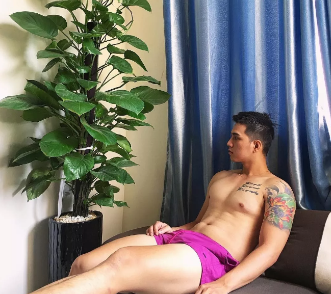 看点∣鲜肉男模肌肉身材照曾瘋传朋友圈，现在却化身乖巧的盯当喵！ - 51虹马