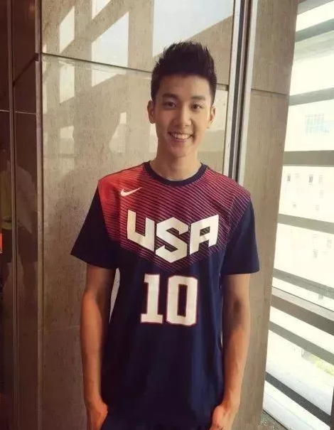 看点∣扒到海澜之家男模队小哥哥,竟是190.C.M长腿篮球大大大大鲜肉! - 51虹马 看点∣扒到海澜之家男模队小哥哥,竟是190.C.M长腿篮球大大大大鲜肉! - 51虹马