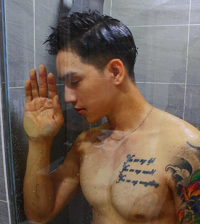 看点∣鲜肉男模肌肉身材照曾瘋传朋友圈，现在却化身乖巧的盯当喵！ - 51虹马