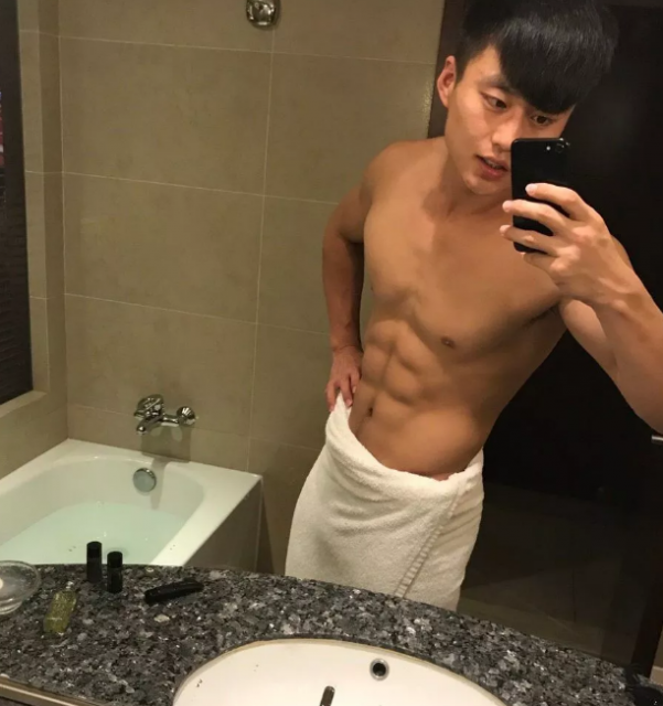 延安大学95后男生脱掉衣服的公狗腰太惊人了 - 51虹马