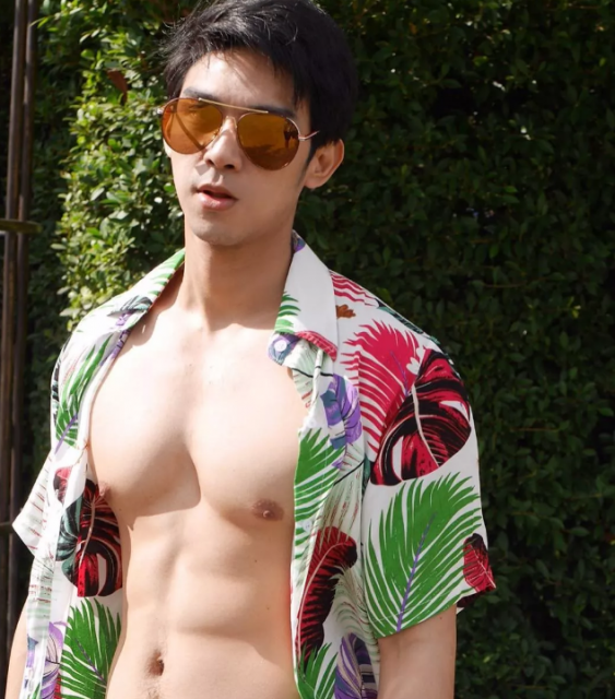 看点∣网红小鲜肉男模姿势太撩人，满屏好肉太惹火！ - 51虹马