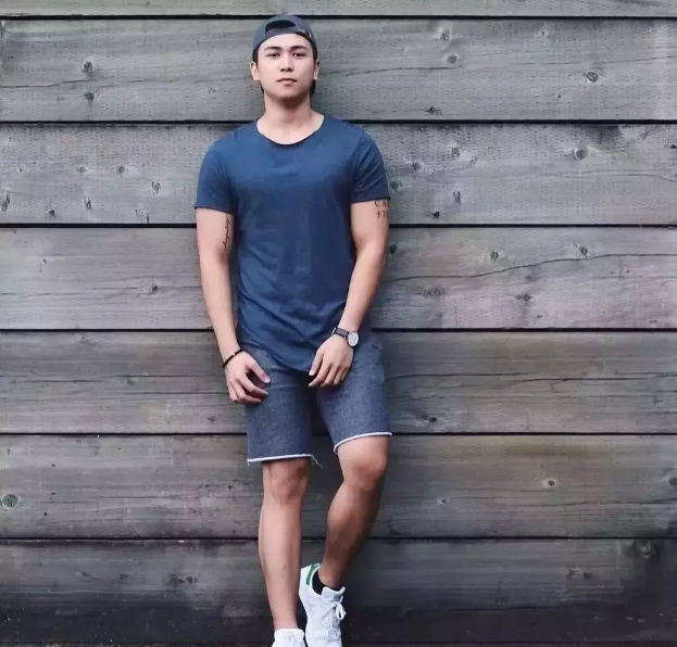 犬颜纯情筋肉小哥，除了照片还有视频！ - 51虹马