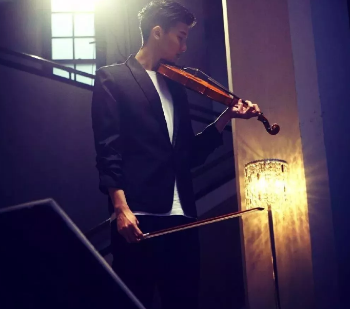 看点∣扒到海澜之家男模队小哥哥,竟是190.C.M长腿篮球大大大大鲜肉! - 51虹马 看点∣扒到海澜之家男模队小哥哥,竟是190.C.M长腿篮球大大大大鲜肉! - 51虹马