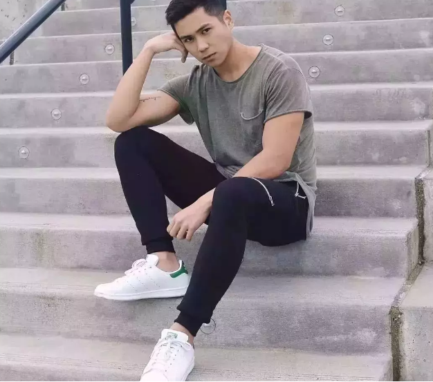 犬颜纯情筋肉小哥，除了照片还有视频！ - 51虹马