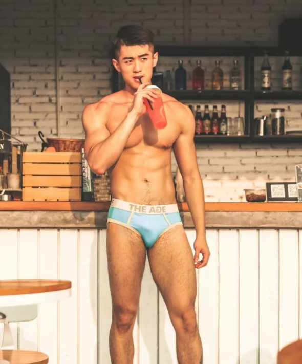 公狗腰男真空健身，只适合成年读者观看 - 51虹马