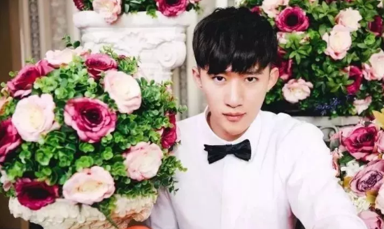 正装体育生蜜汁凸起 189的大长腿扒衣秀肉 - 51虹马